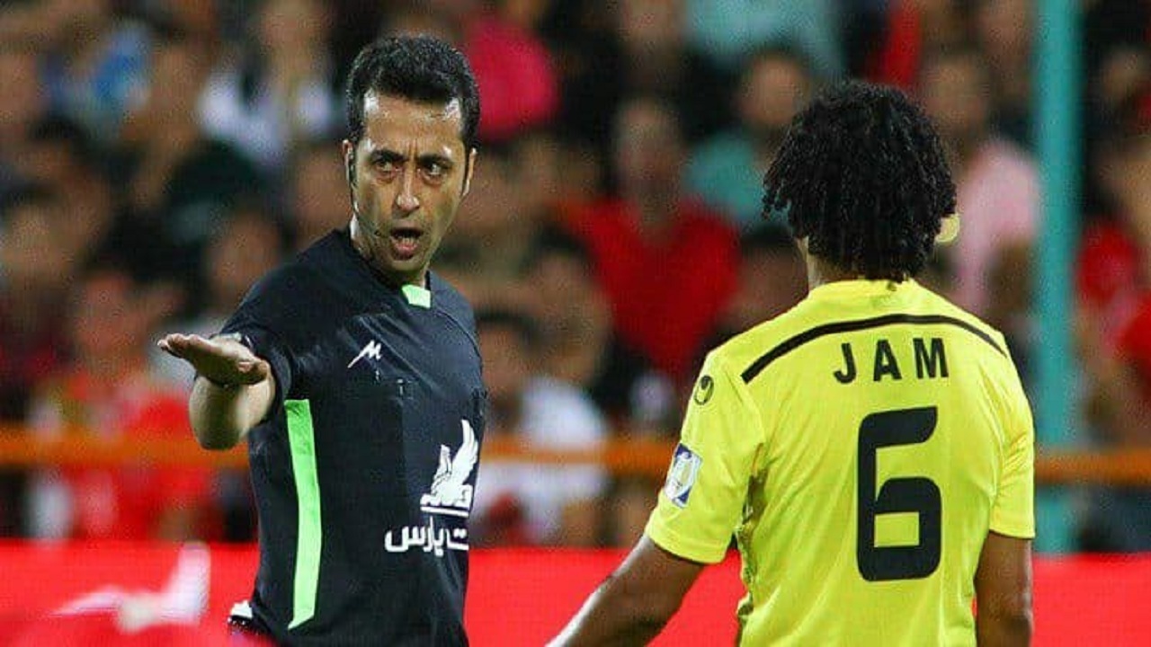 بنیادی فر داور بازی نساجی با پرسپولیس