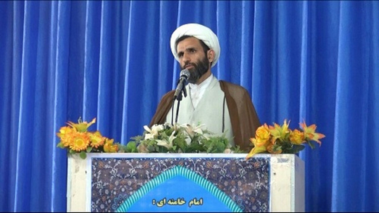 در سنگر خدمت رسانی دین خود را به شهدا ادا کنیم
