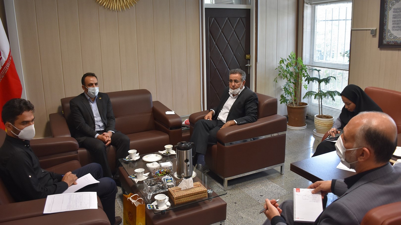 امضای تفاهم نامه توسعه کتابخوانی کارگران در فارس