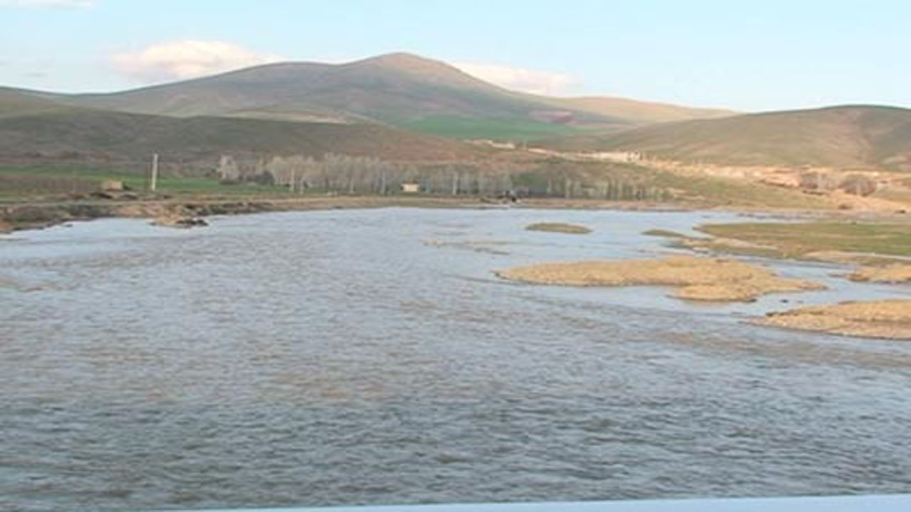 بارش باران رودخانه خلیفان را پر آب کرد