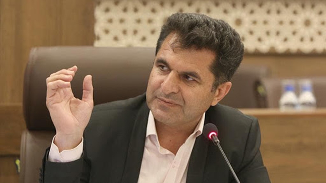نصب یادمان شهدای نهضت سوادآموزی در شیراز