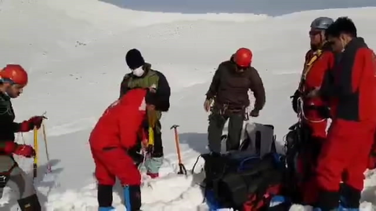 برگزاری دوره آموزشی امداد و نجات در برف و کولاک در قزوین