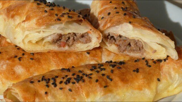 طرز تهیه مرحله به مرحله بورک گوشت و بادمجان آسان و خوشمزه ترکیه&zwnj;ای