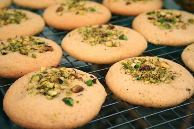 ۲ طرز تهیه شیرینی قرابیه تبریزی خانگی مجلسی به روش قنادی و ساده