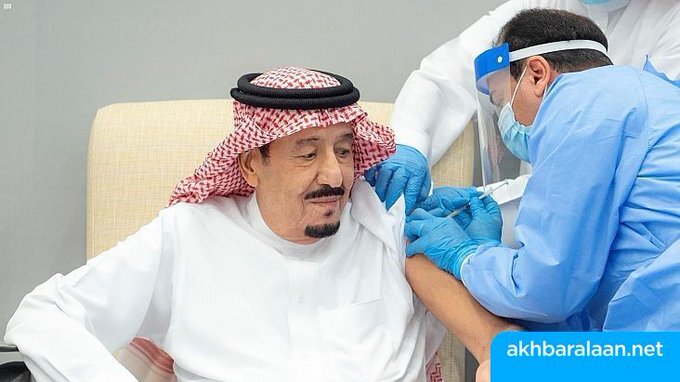 پادشاه عربستان واکسن کرونا تزریق کرد + تصاویر
