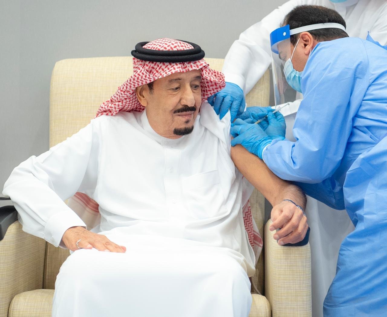 پادشاه عربستان واکسن کرونا تزریق کرد + تصاویر پادشاه عربستان واکسن کرونا تزریق کرد + تصاویر