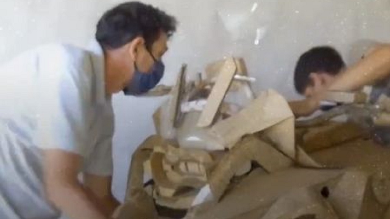 موتورسیکلت مقوایی ماکت ساز جوان برزیلی