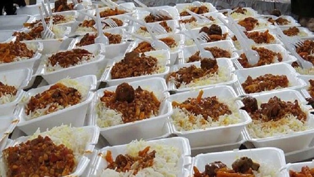 بیش از یک هزار پرس غذای گرم بین نیازمندان اردبیل توزیع شد