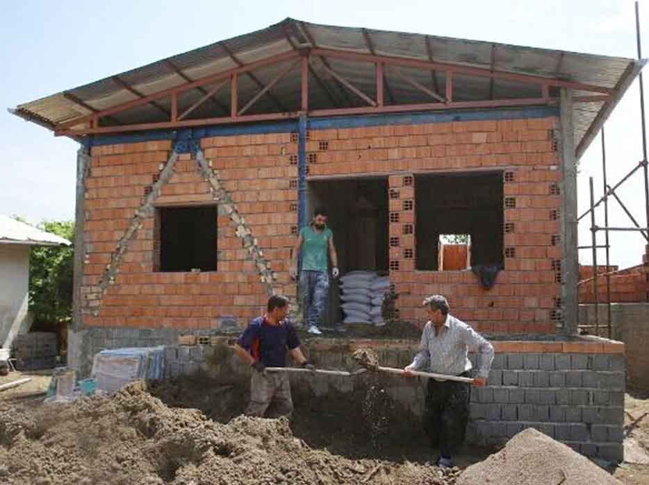 ساخت ۳۷۲۹ واحد مسکونی در مناطق زلزله زده آذربایجان شرقی