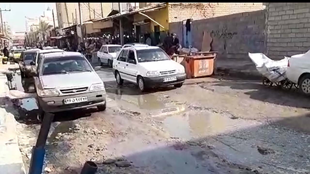 معضل فاضلاب در خیابان‌های آبادان +  فیلم