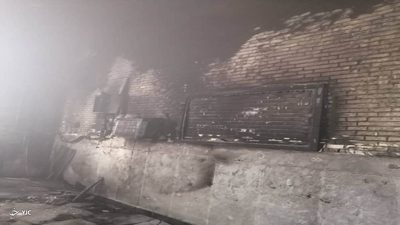 خاموش کردن آتش&zwnj; در مسجدالشجره کازرون به همت آتش نشانان