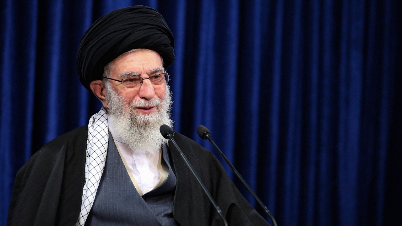 پوستر جدید سایت رهبر انقلاب درباره لزوم تهیه واکسن مطمئن برای کشور
