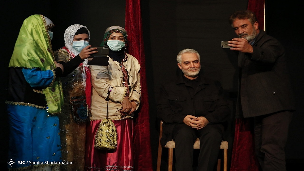 رونمایی از تندیس سردار سلیمانی در برج میلاد