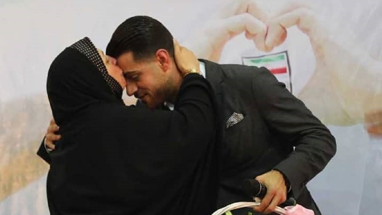 فوتبالیست مشهور تیم ملی: اگر مادرم بگوید فوتبال را کنار می گذارم