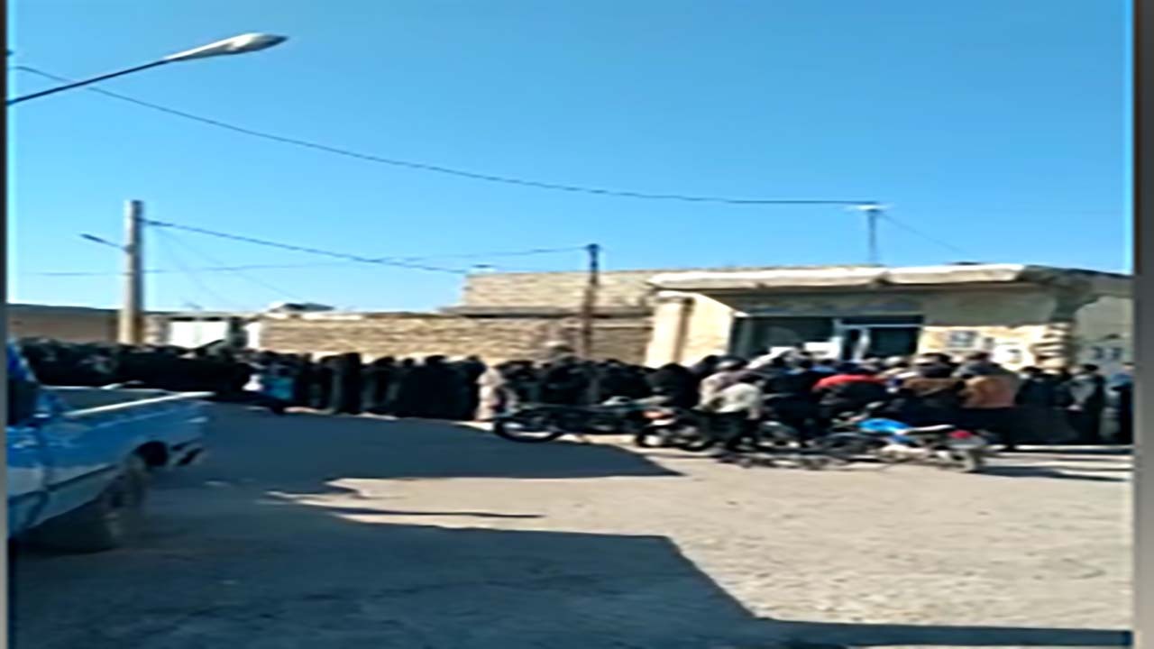 صف توزیع روغن خوراکی در روستای کوشک قاضی + فیلم