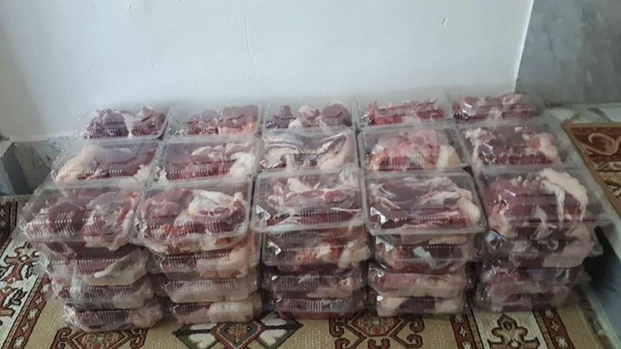 توزیع گوشت در بین خانواده‌های مددجوی شهرستان مهران