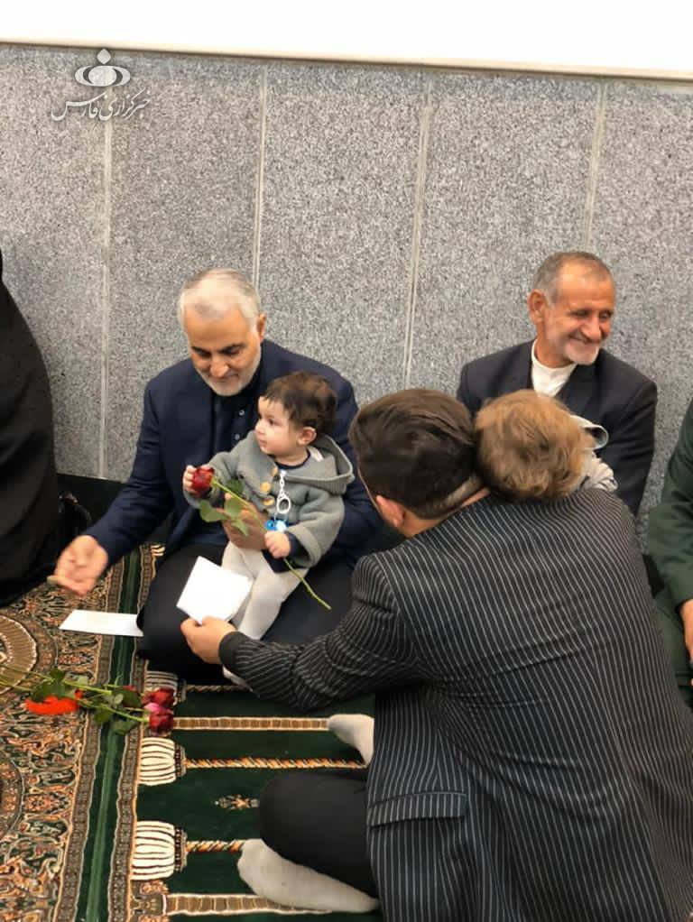 تعجب حاج قاسم از ازدواج یک دختر شهید/ سردار گفت: تا پیکر شهدا نیاید روی آمدن به مازندران را ندارم تعجب حاج قاسم از ازدواج یک دختر شهید/ سردار گفت: تا پیکر شهدا نیاید روی آمدن به مازندران را ندارم
