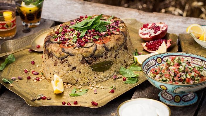 طرز تهیه فوت و فن&zwnj;های مقلوبه پلو مرغ و بادمجان؛ غذای عربی لذیذ و خوشمزه