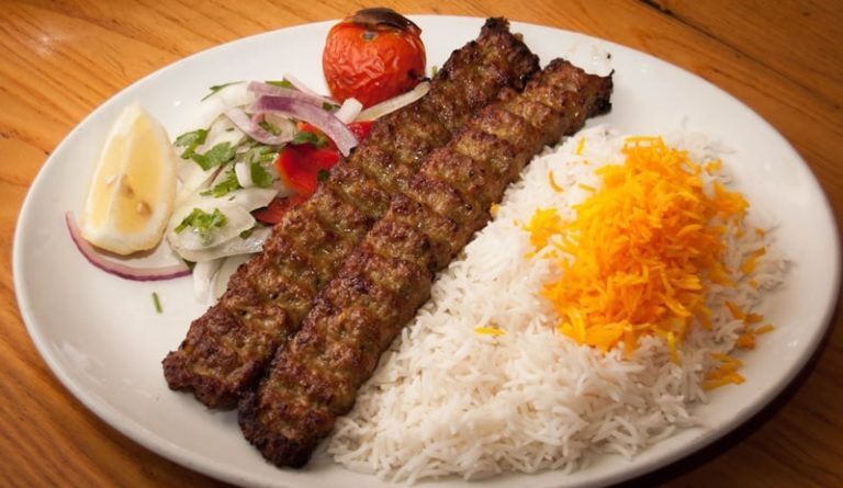 فوت&zwnj;و&zwnj;فن&zwnj;های یک کباب کوبیده خانگی حرفه&zwnj;ای و خوشمزه بدون ریختن از روی سیخ