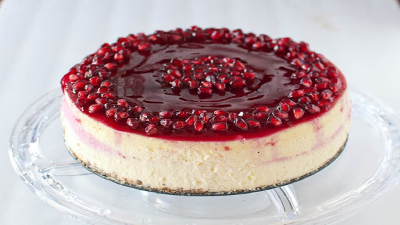 طرز تهیه مرحله به مرحله کیک تیرامیسو انار؛ خوشمزه و خاص