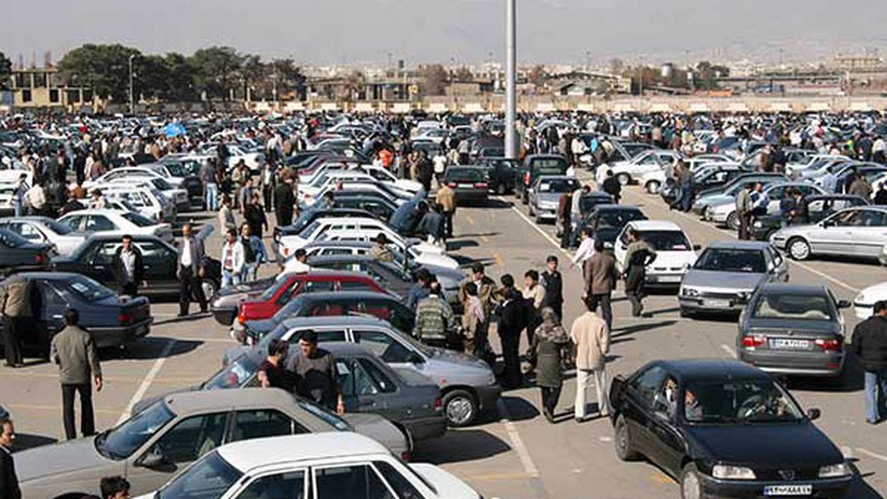 ۹ ماه آشفتگی در بازار خودرو؛ بالاخره بازار خودرو کِی سامان می گیرد؟