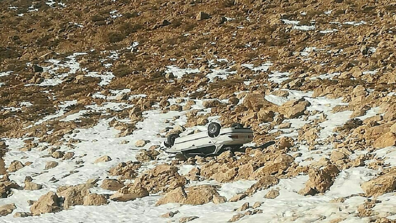 سقوط خودروی آموزگاران بازفتی از گردنه چری