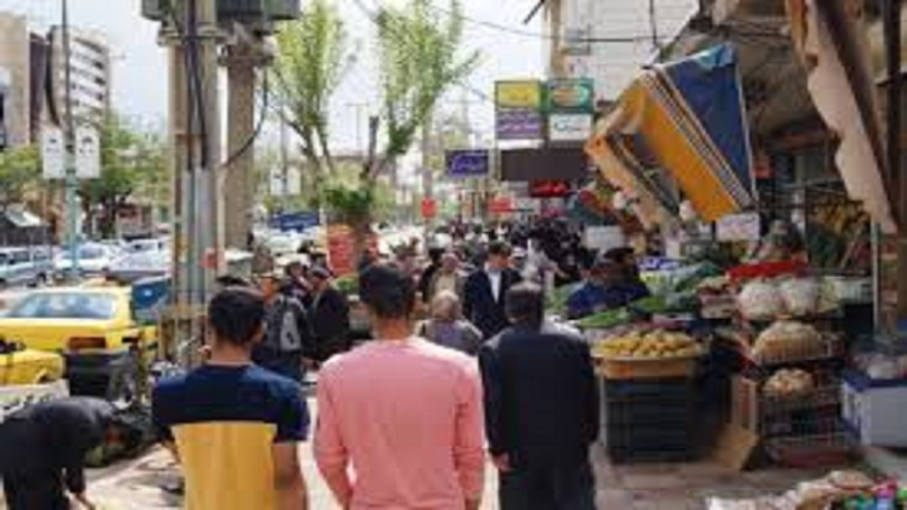 تجمع افراد در چهارراه‌های شهر سراب