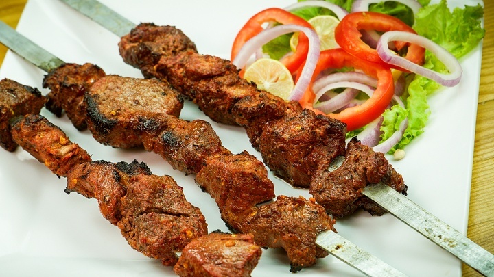 طرز تهیه کنجه کباب لاری با گوشت به همراه فوت و فن&zwnj;های این کباب
