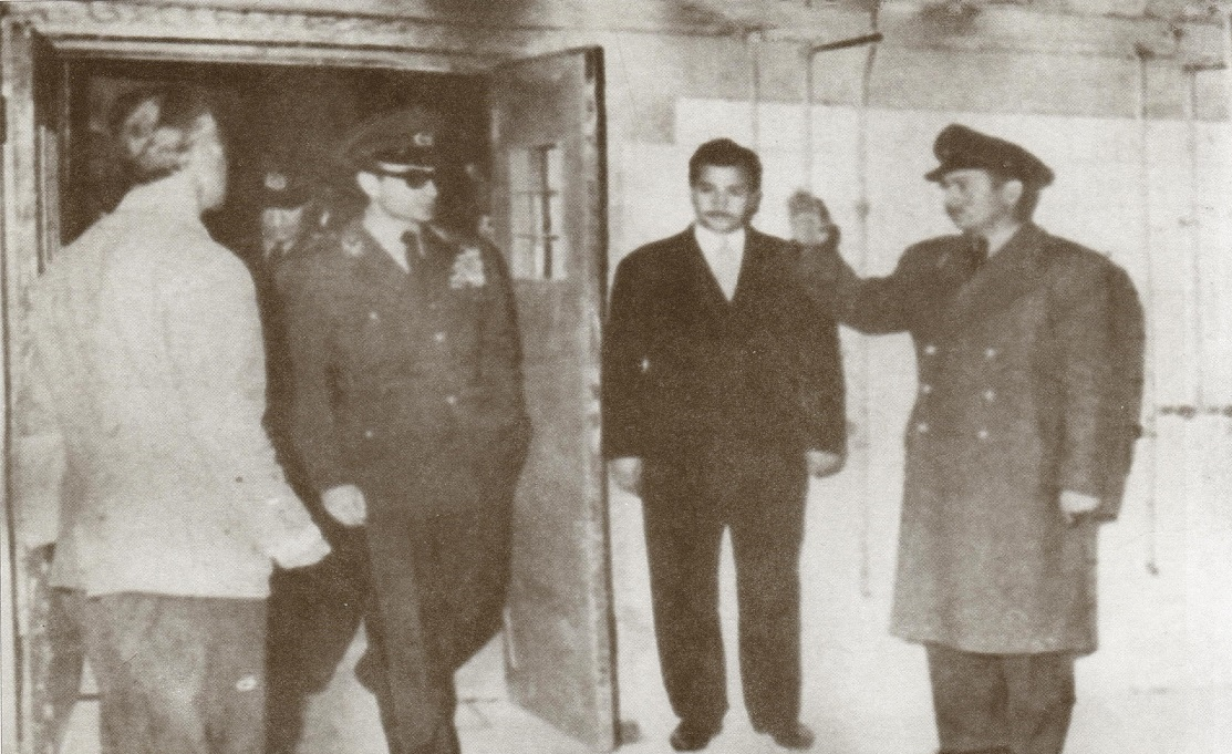 اعتراف فرح به اعتمادی که شاه به &laquo;عوضی&zwnj;ها&raquo; داشت/ واقعاً یک سوم ایرانی&zwnj;ها ساواکی بودند؟