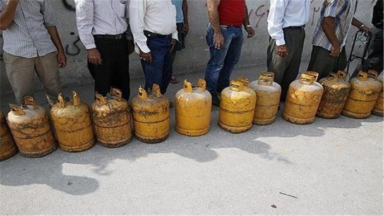 صف‌های طولانی کپسول گاز در بهبهان/ آوارگی ساکنان دومین کشور گازی دنیا برای یک کپسول