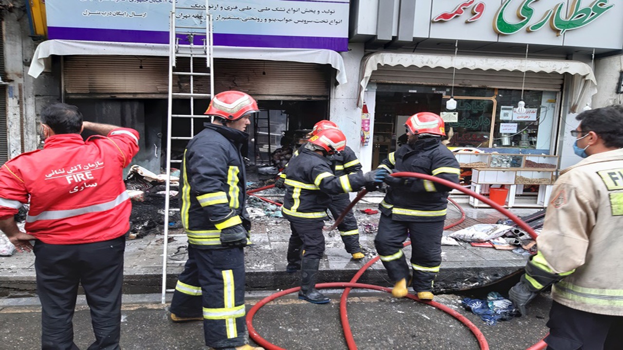 خسارت سنگین حریق به مرکز فروش تشک ساری