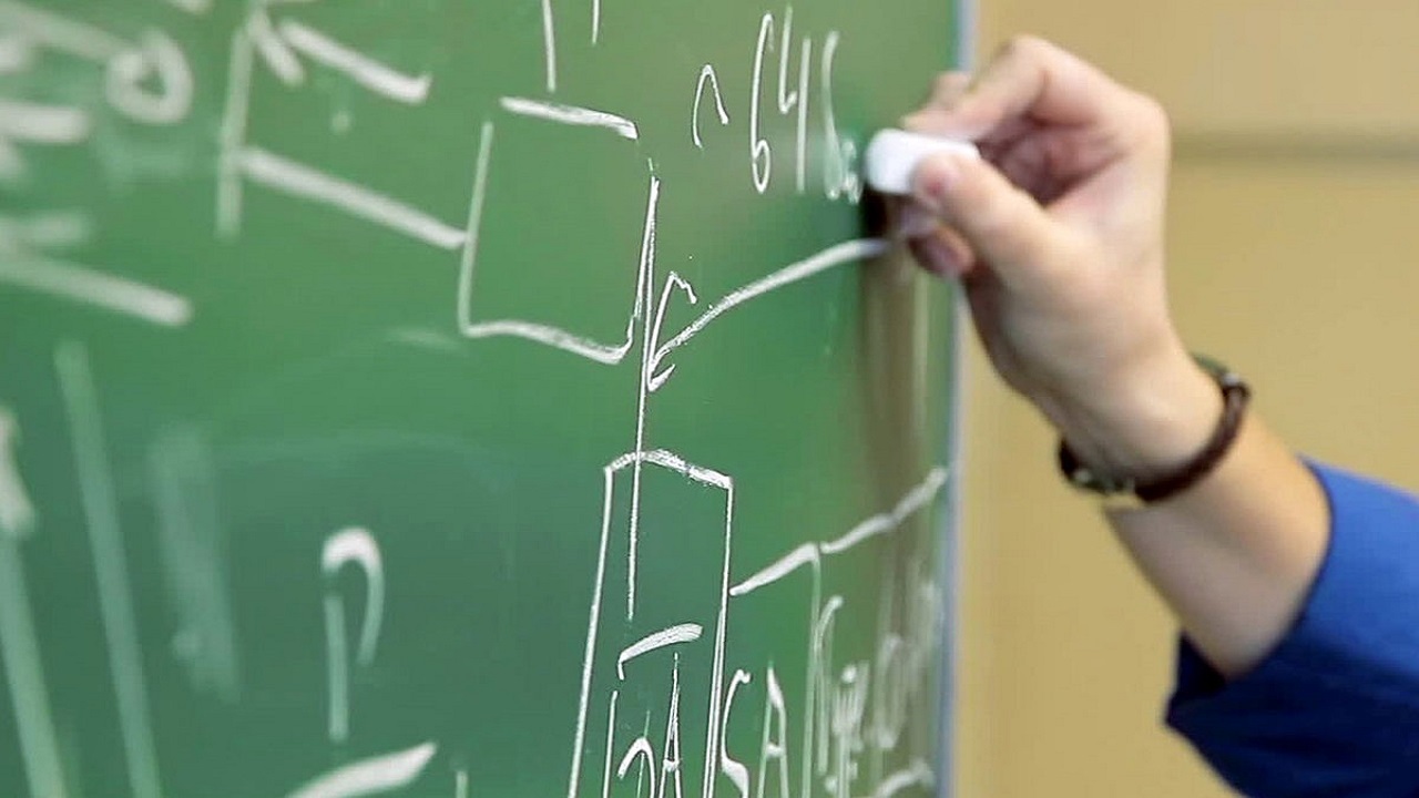 بررسی تغییر منبع تامین بودجه رتبه بندی معلمان در سال ۱۴۰۰