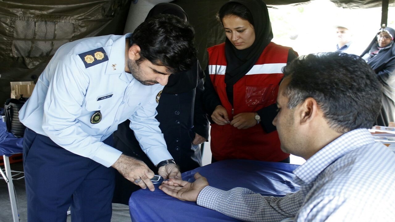 بهره مندی روستاییان مرزنشین تایباد از خدمات پزشکی ارتش