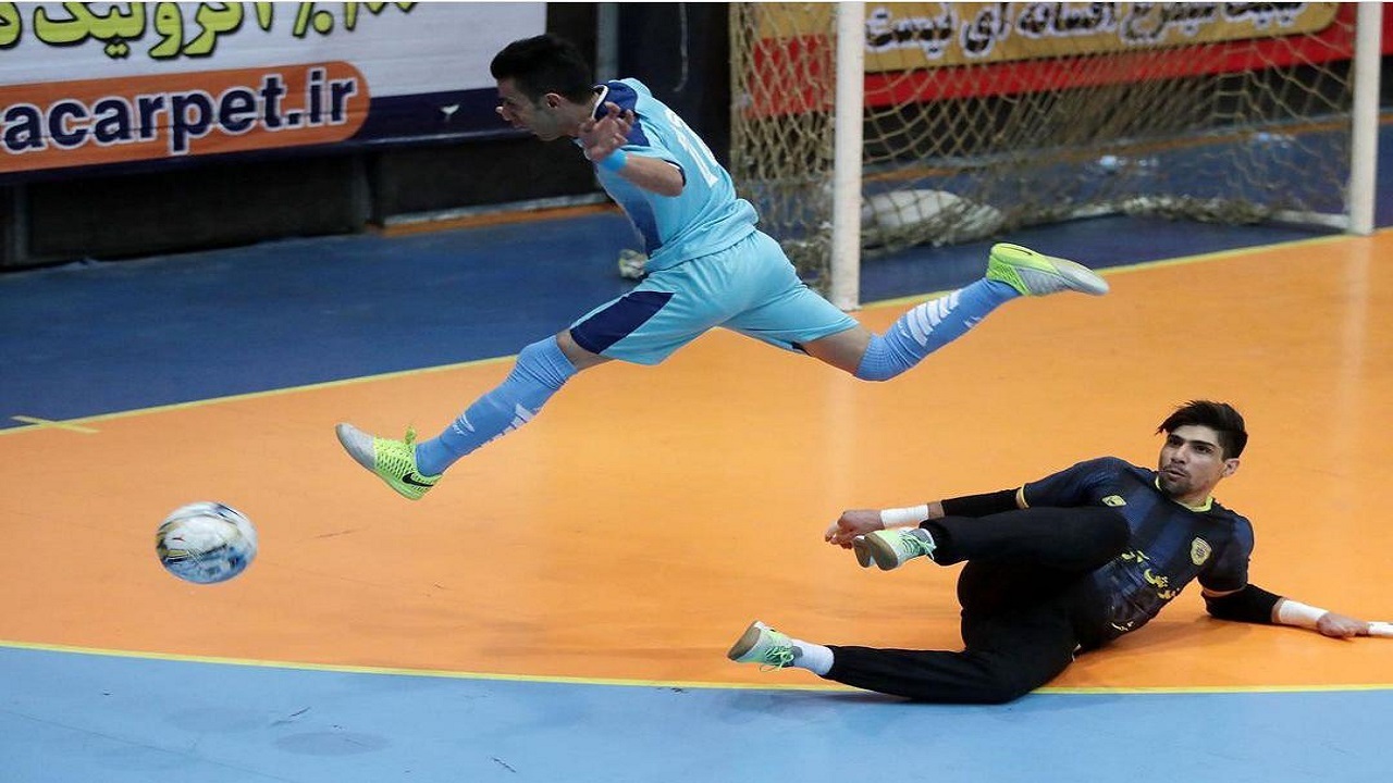 نقش گل بر فرش آرا