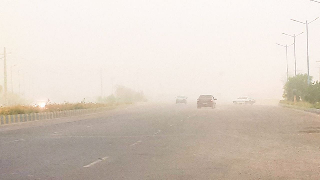 جاده‌های ایلام مه گرفته و غبارآلود است
