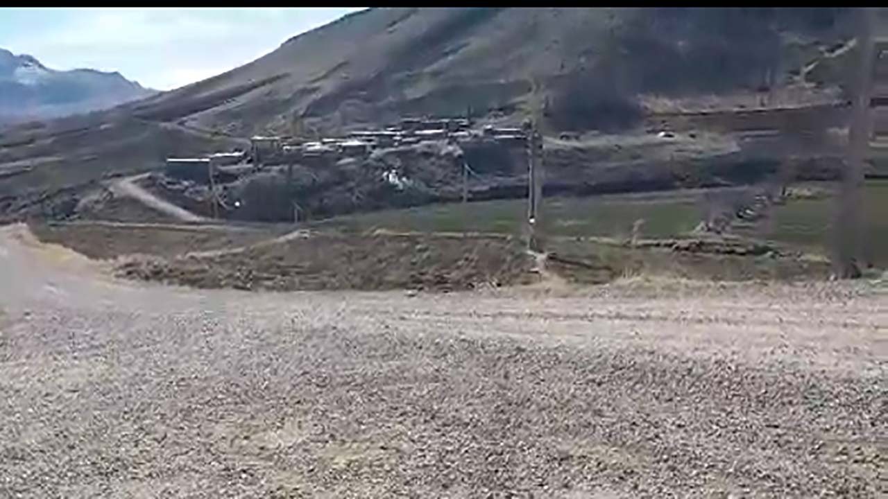 گلایه از وضع نامناسب جاده در روستای قلع محمد + فیلم