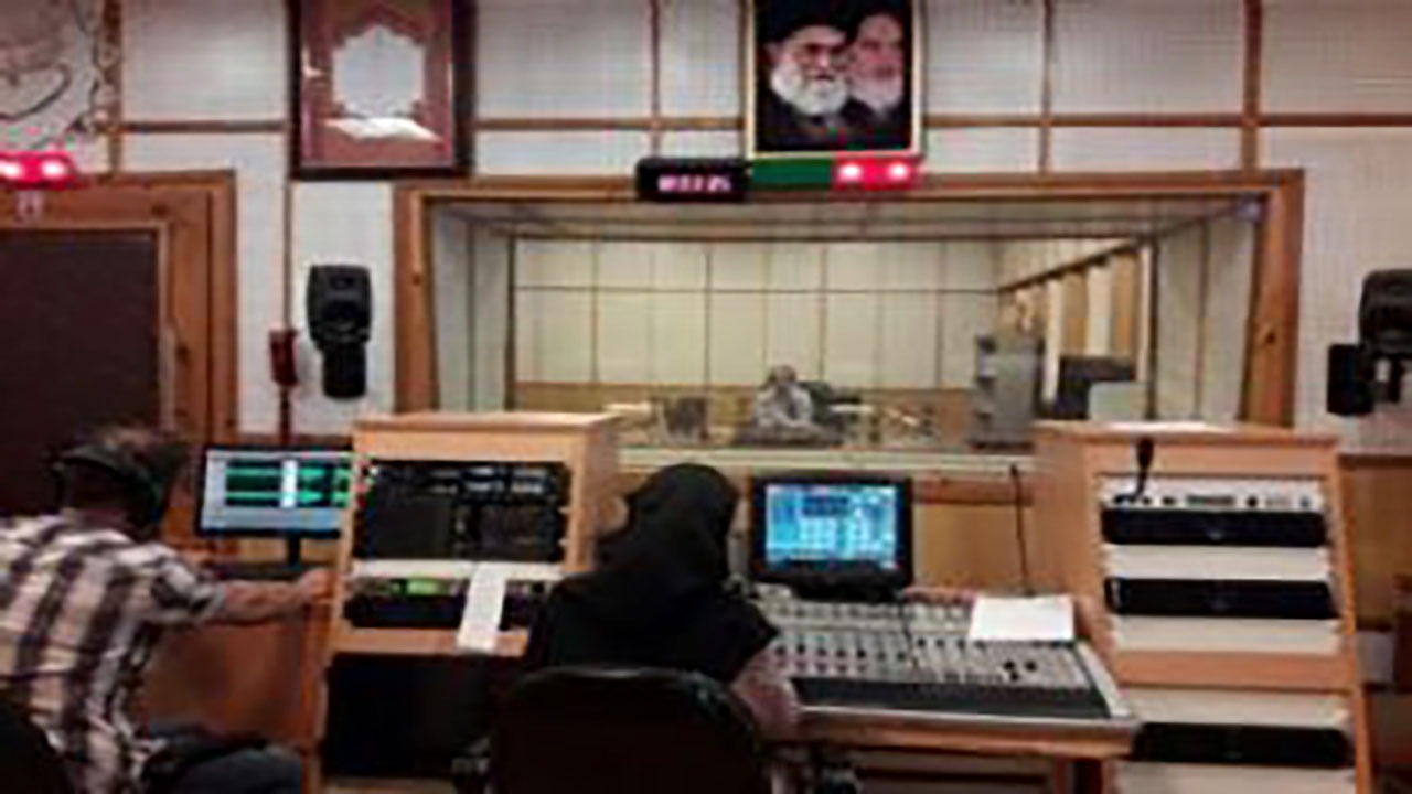 درخشش رادیو اترک در کشور