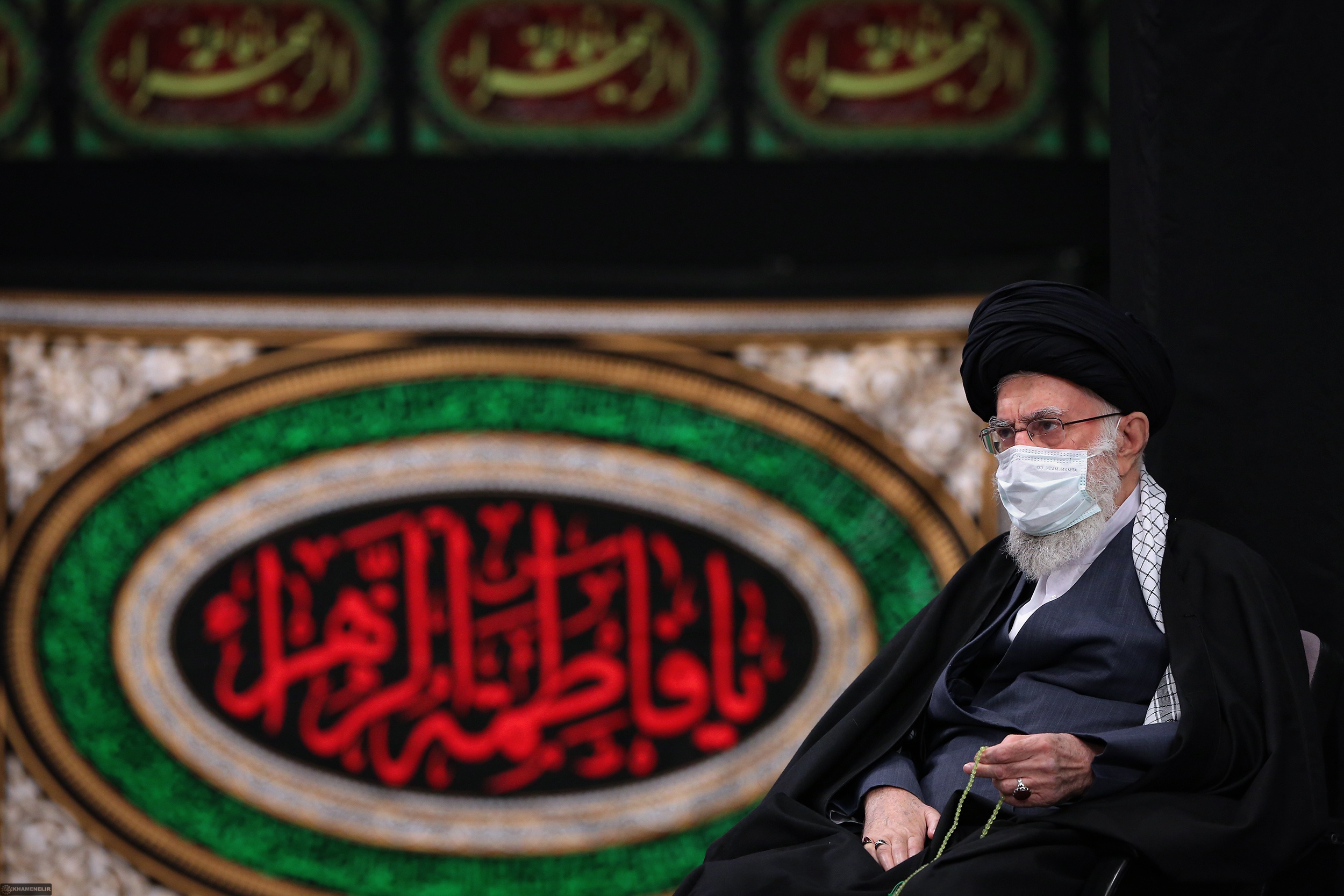 تصاویر رهبر معظم انقلاب در دومین شب عزاداری ایام فاطمیه