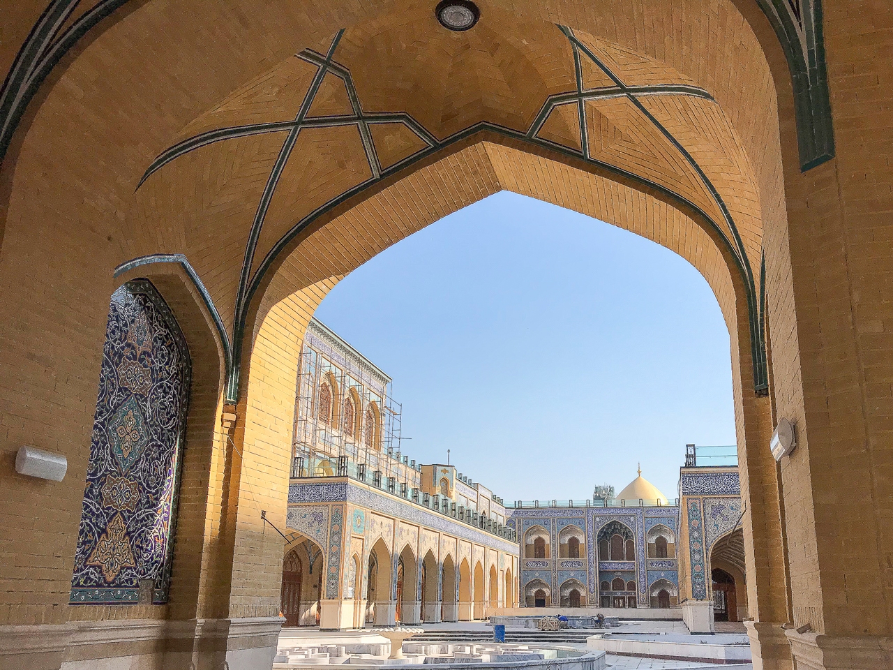اتمام پروژه صحن حضرت زهرا (س) در ایام کرونایی