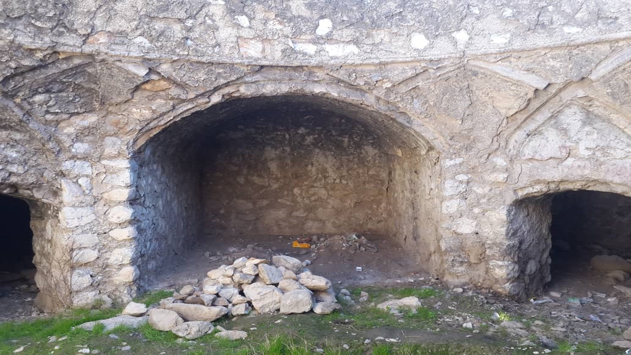 پاکسازی حمام تاریخی در روستای فهلیان ممسنی