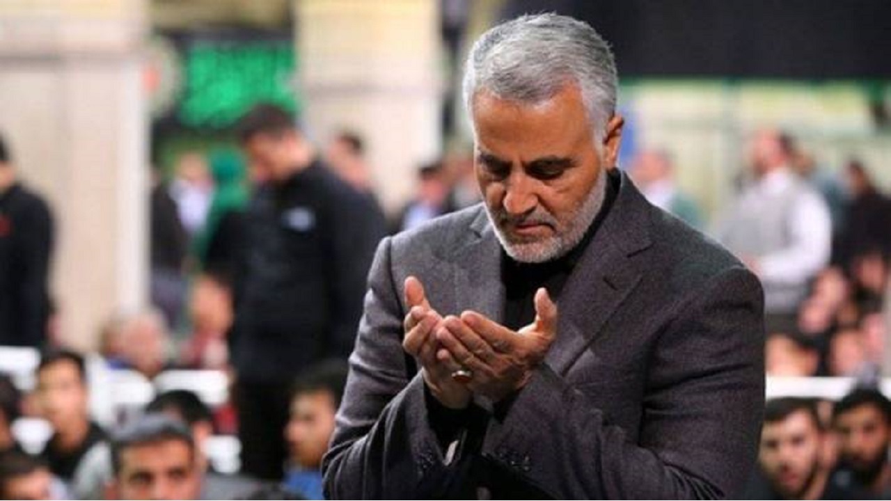 سجاده‌ ای که حاج قاسم آخرین نماز جماعتش را با آن خواند
