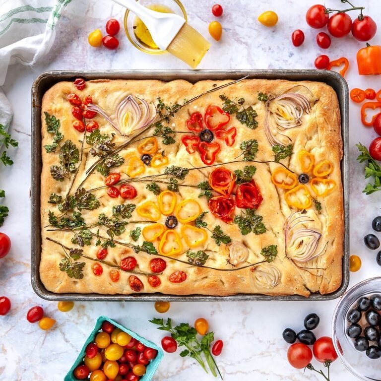 طرز تهیه نان سنتی ایتالیایی فوکاچیا با پنیر، سیب زمینی و زیتون