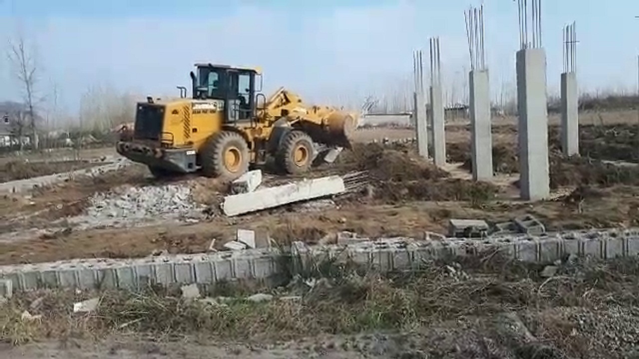 تخریب ویلای غیر مجاز در صومعه سرا