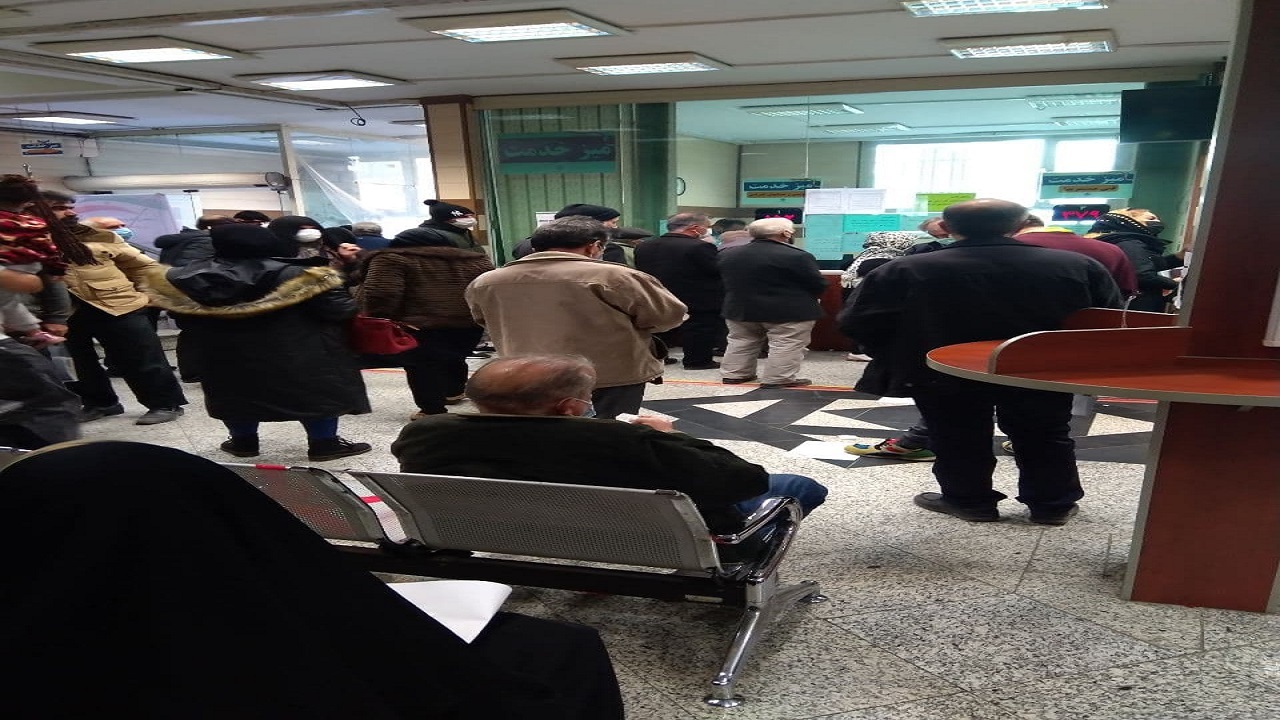 نقض دستورالعمل های بهداشتی در یکی از  کارگزاری های  تامین اجتماعی + تصاویر