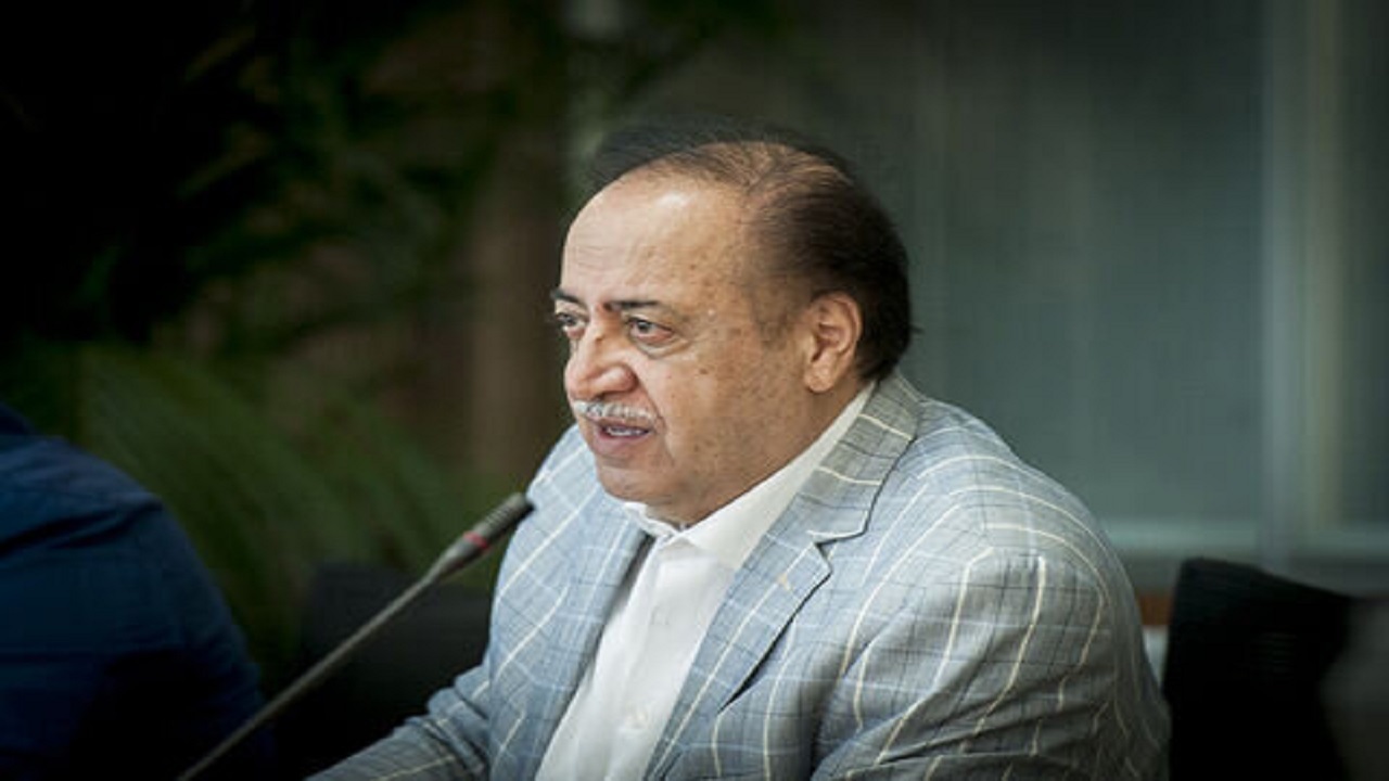 ارز ۱۷ هزار و ۵۰۰ تومانی به صادرات و واردات لطمه می‌زند/ رقابت کاذب در بورس باید از بین برود