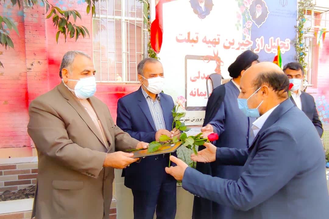 خیران بوشهری بیش از ۱۳۰ تبلت به دانش آموزان هدیه دادند