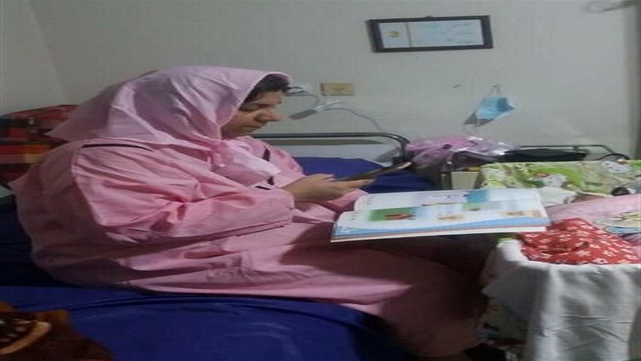 معلم دزفولی ساعتی پس از زایمان آموزش مجازی را آغاز کرد