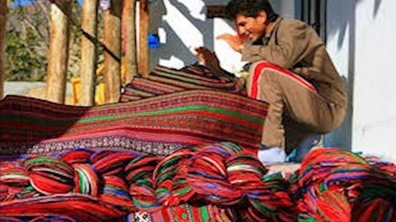 ارائه تسهیلات ارزان قیمت به هنرمندان صنایع دستی شهرستان کوثر