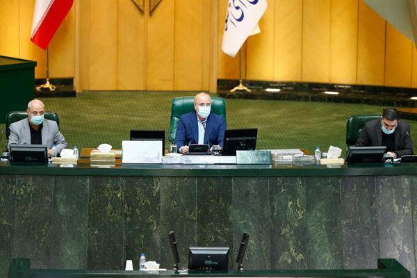 «ظریف» دو کارته شد/ توپ پر نماینده کاشمر از بورس/ حکایت بدهی رئیس جمهور به استاندار خوزستان!