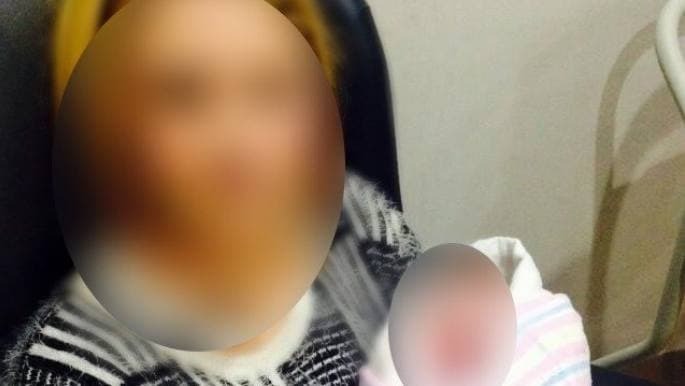 دختری که به قتل وحشیانه پدر با چاقو متهم شد